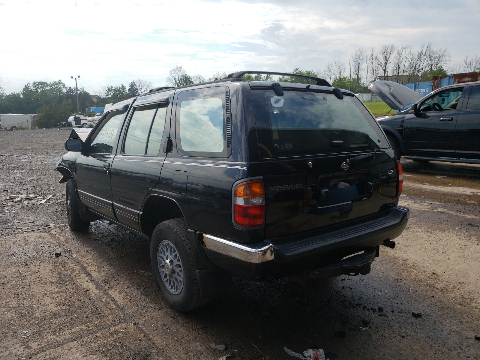 Photo 3 from auction – 1997 NISSAN PATHFINDER with VIN JN8AR05Y9VW185604