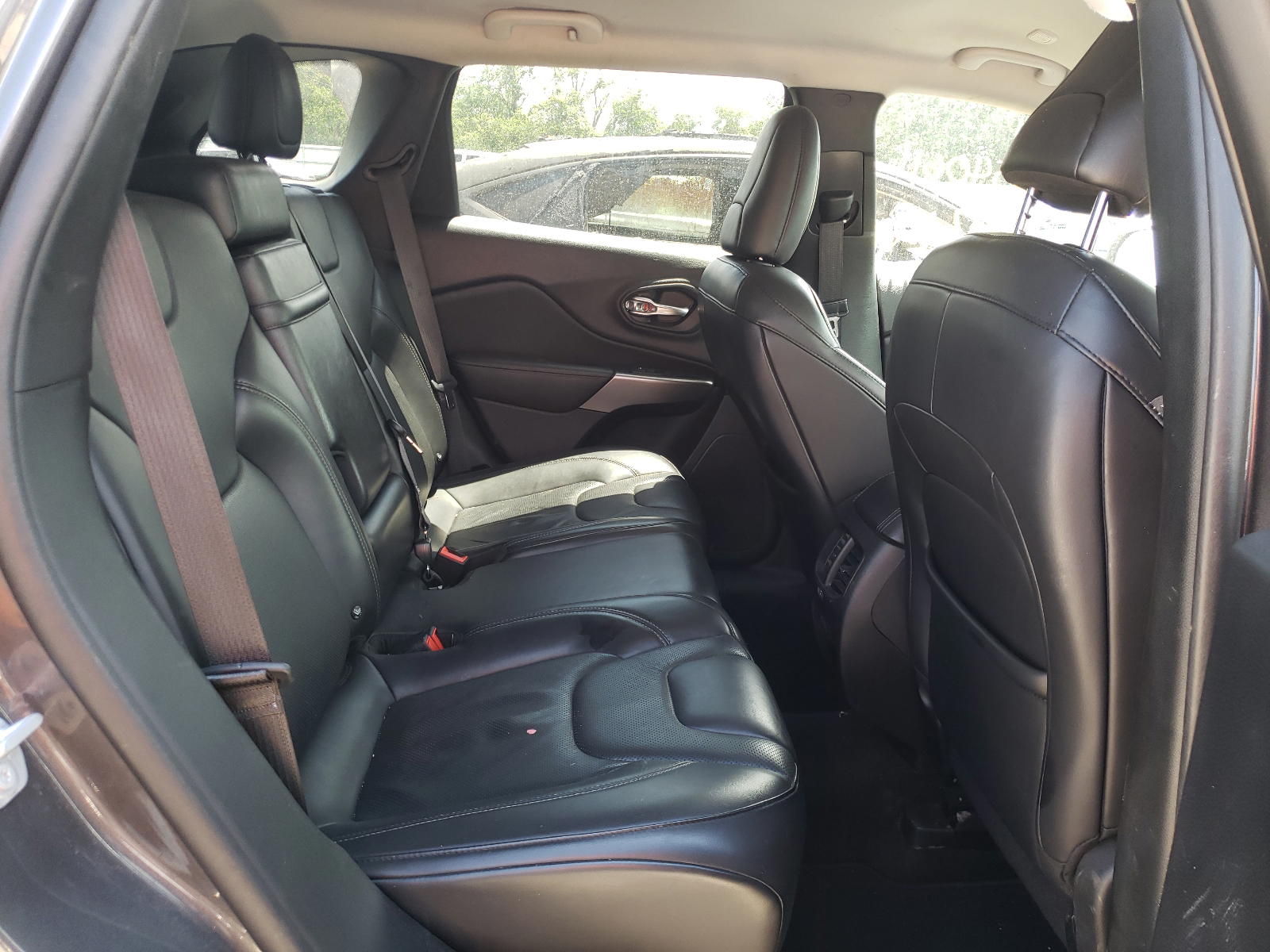 Photo 6 from auction – 2019 JEEP CHEROKEE L with VIN 1C4PJMDN9KD123767