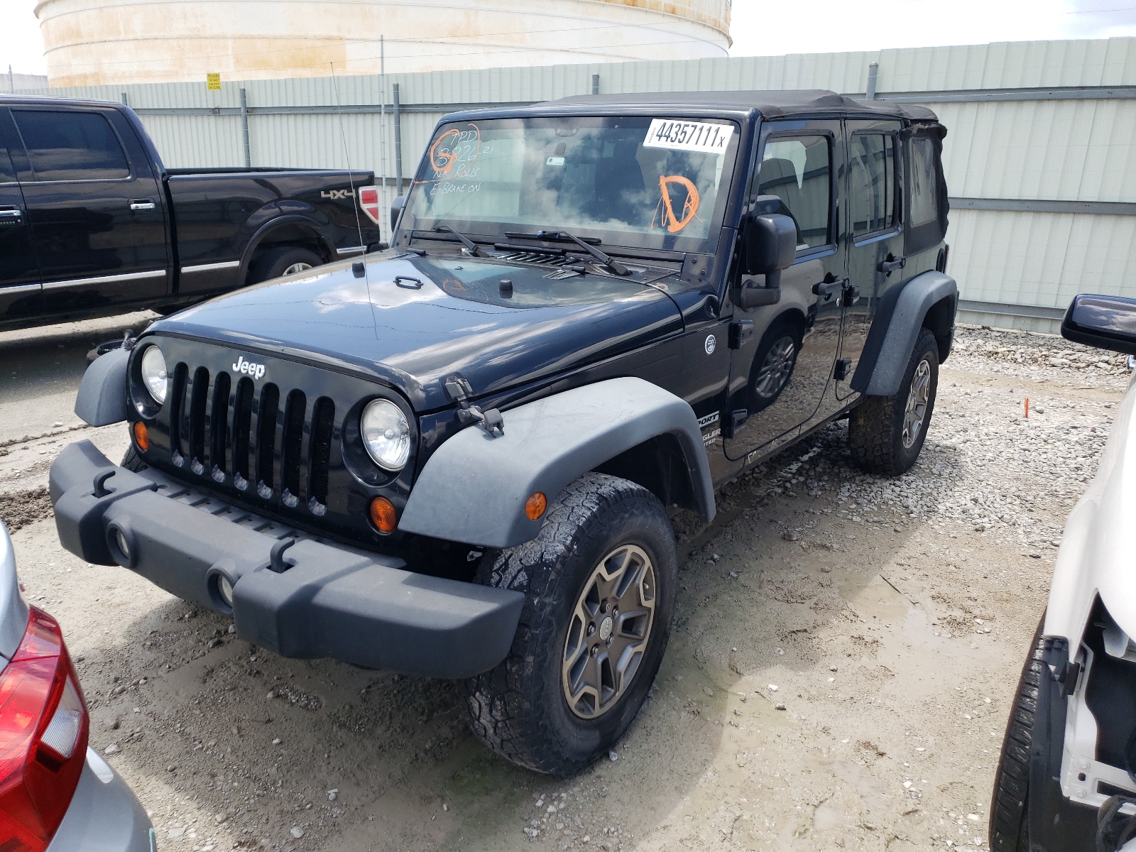 Photo 2 from auction – 2012 JEEP WRANGLER U with VIN 1C4BJWDG1CL122059