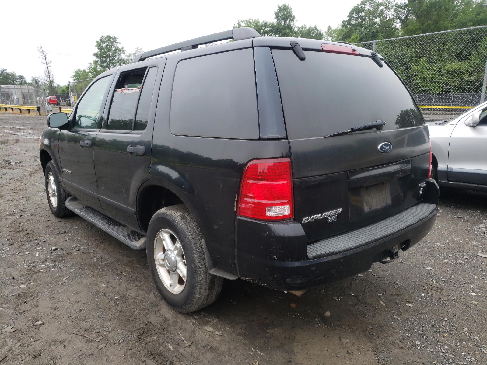 Photo 3 from auction – 2006 FORD EXPLORER with VIN 1FMZU63W75UA15251