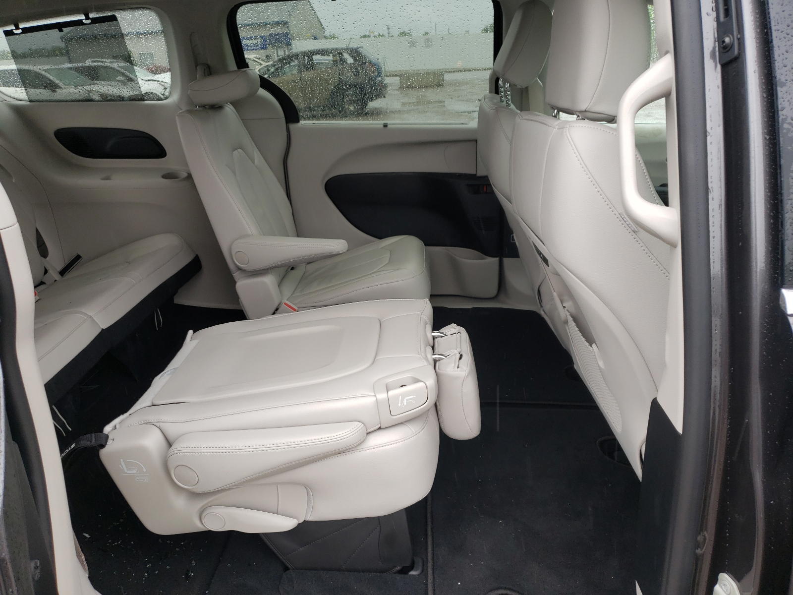 Photo 6 from auction – 2021 CHRYSLER PACIFICA L with VIN 2C4RC1BG4MR506909