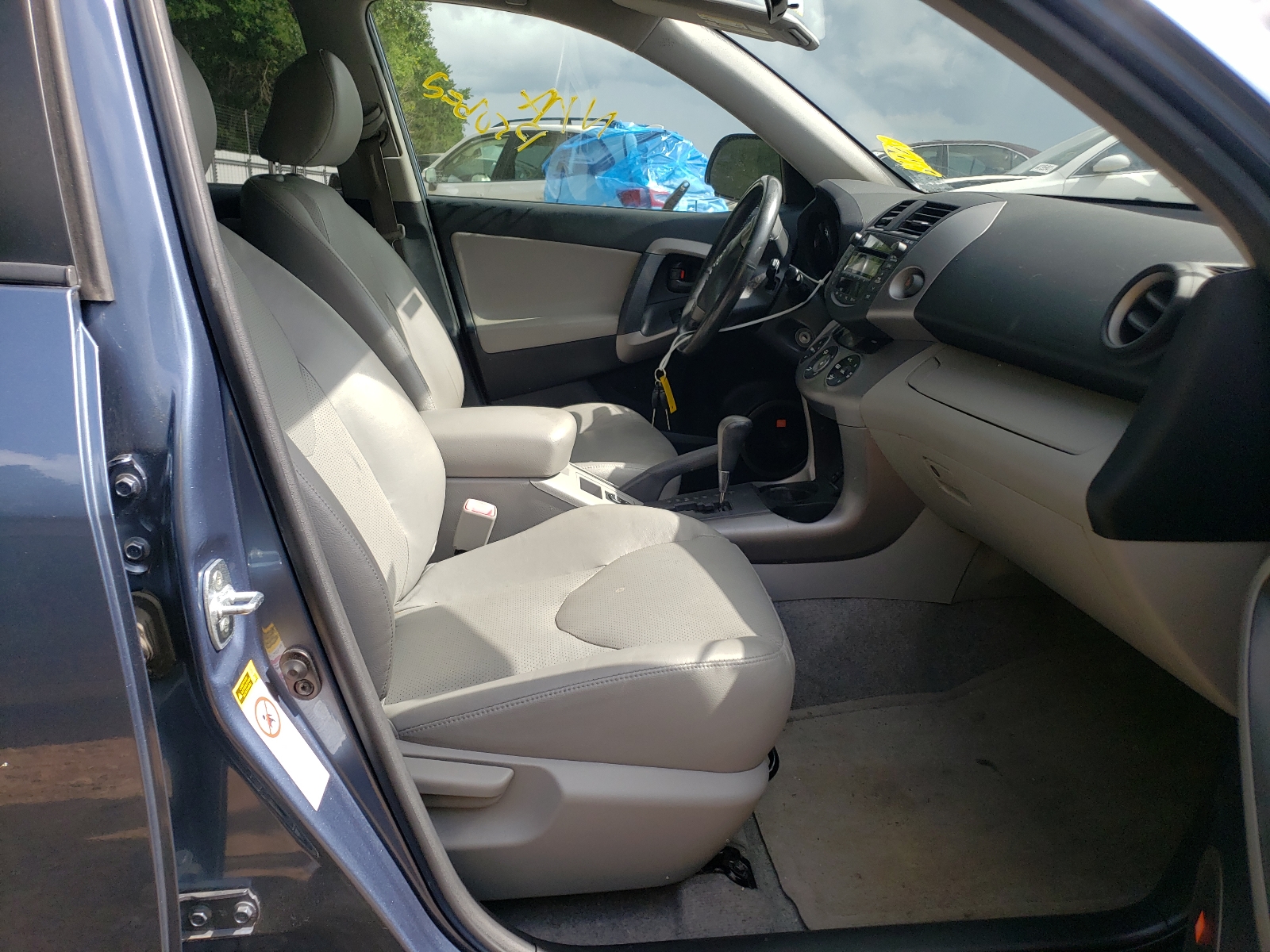 Photo 5 from auction – 2008 TOYOTA RAV4 LIMIT with VIN JTMBD31V786076929