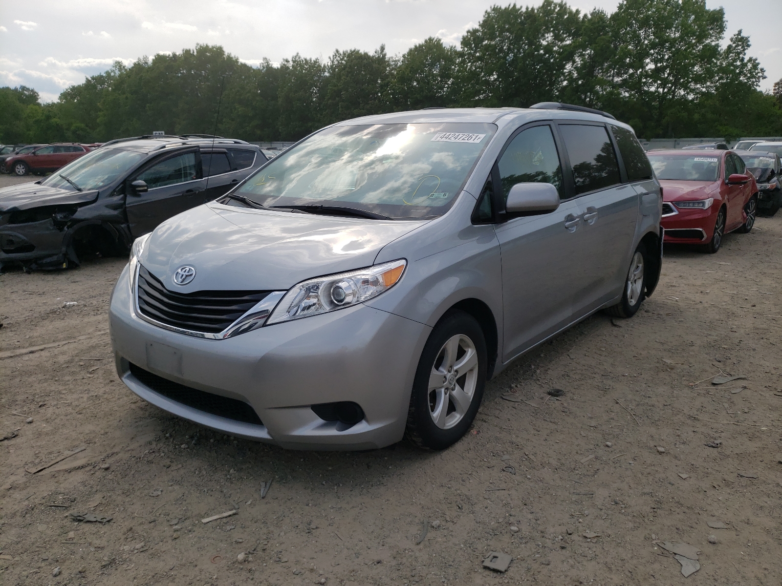 Photo 2 from auction – 2014 TOYOTA SIENNA CAR with VIN 5TDKK3DCXES436786
