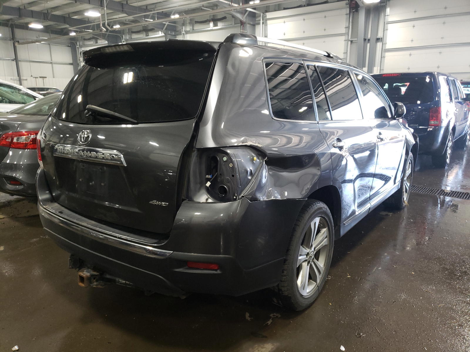 Photo 4 from auction – 2011 TOYOTA HIGHLANDER with VIN 5TDDK3EH2BS090179