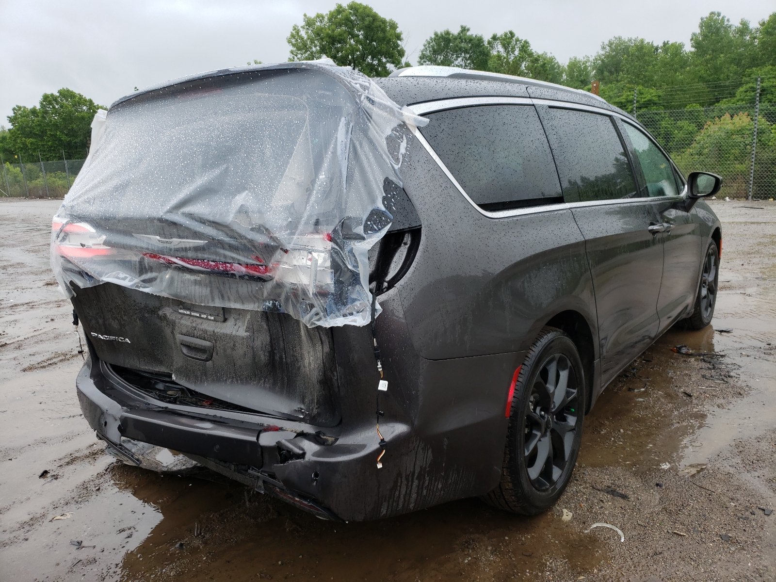 Снимка 4 от търг – 2021 CHRYSLER PACIFICA L с VIN 2C4RC1BG4MR506909