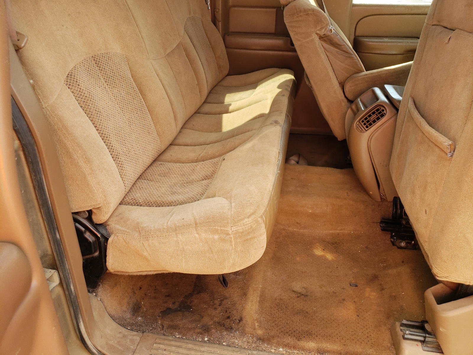 Photo 6 from auction – 2000 CHEVROLET SILVERADO with VIN 2GCEK19T4Y1208269