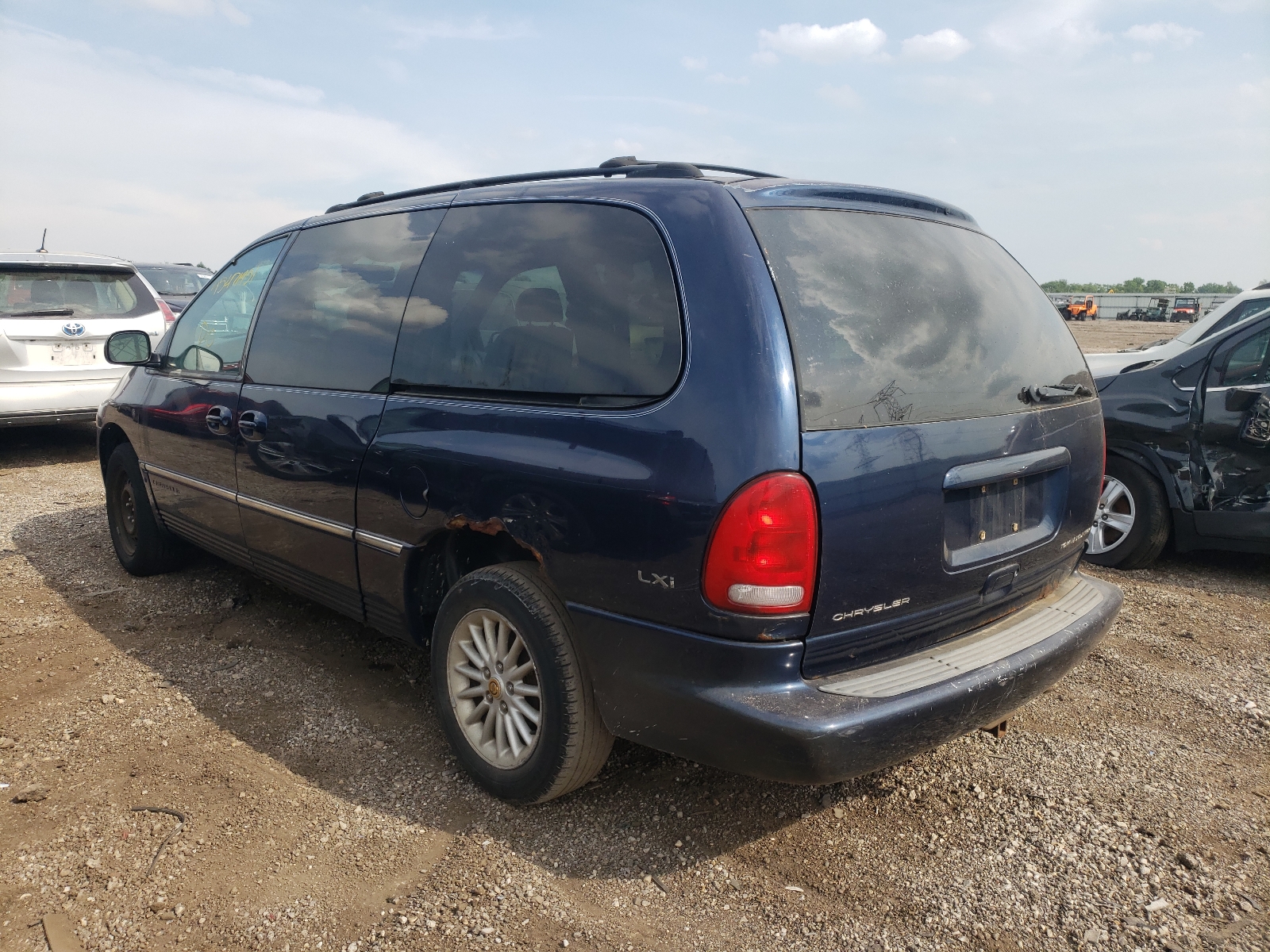Photo 3 from auction – 2000 CHRYSLER TOWN & COU with VIN 1C4GP54L6YB694141