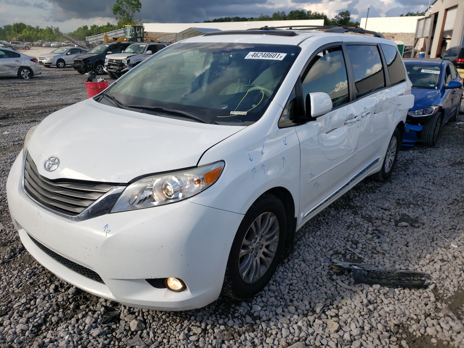Photo 2 from auction – 2012 TOYOTA SIENNA XLE with VIN 5TDYK3DC3CS207311