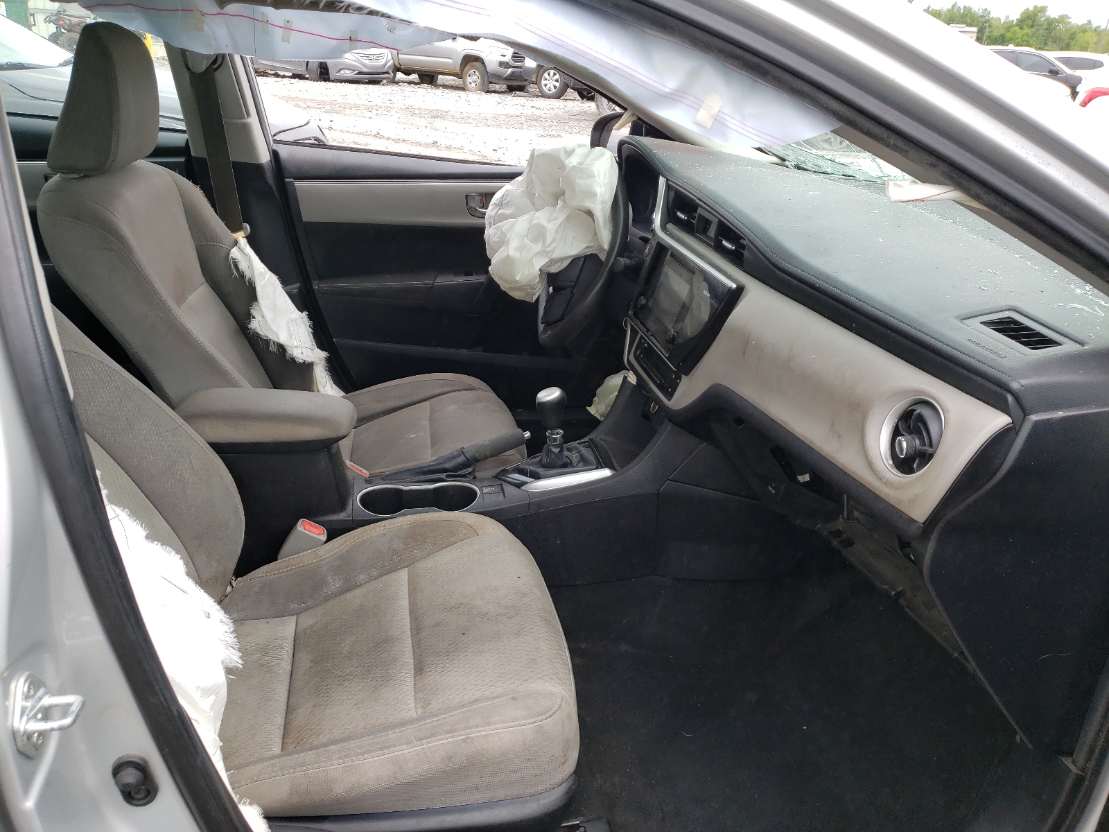 Photo 5 from auction – 2017 TOYOTA COROLLA L with VIN 5YFBURHE6HP711737