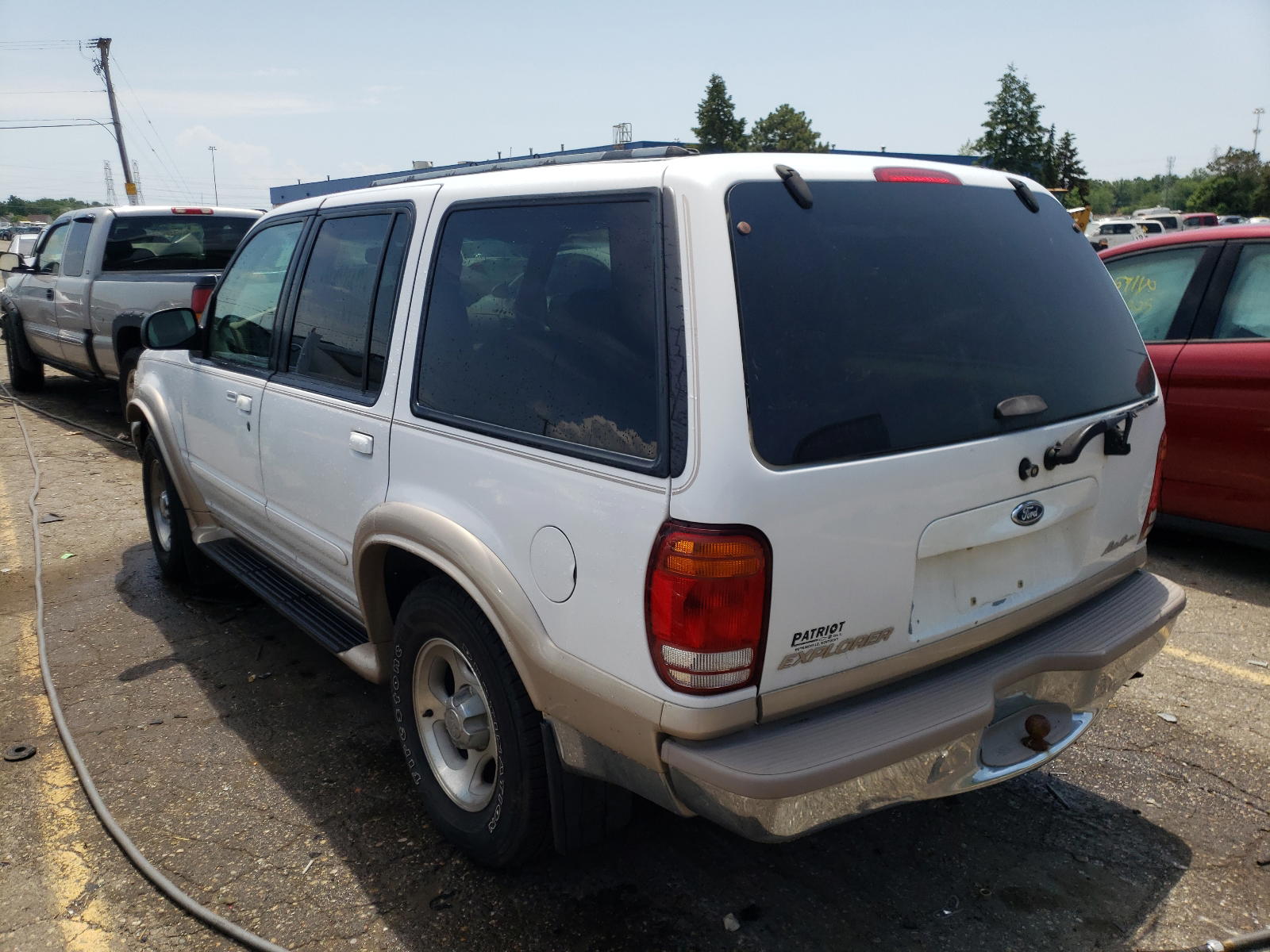 Photo 3 from auction – 2000 FORD EXPLORER E with VIN 1FMZU74E2YUB75313