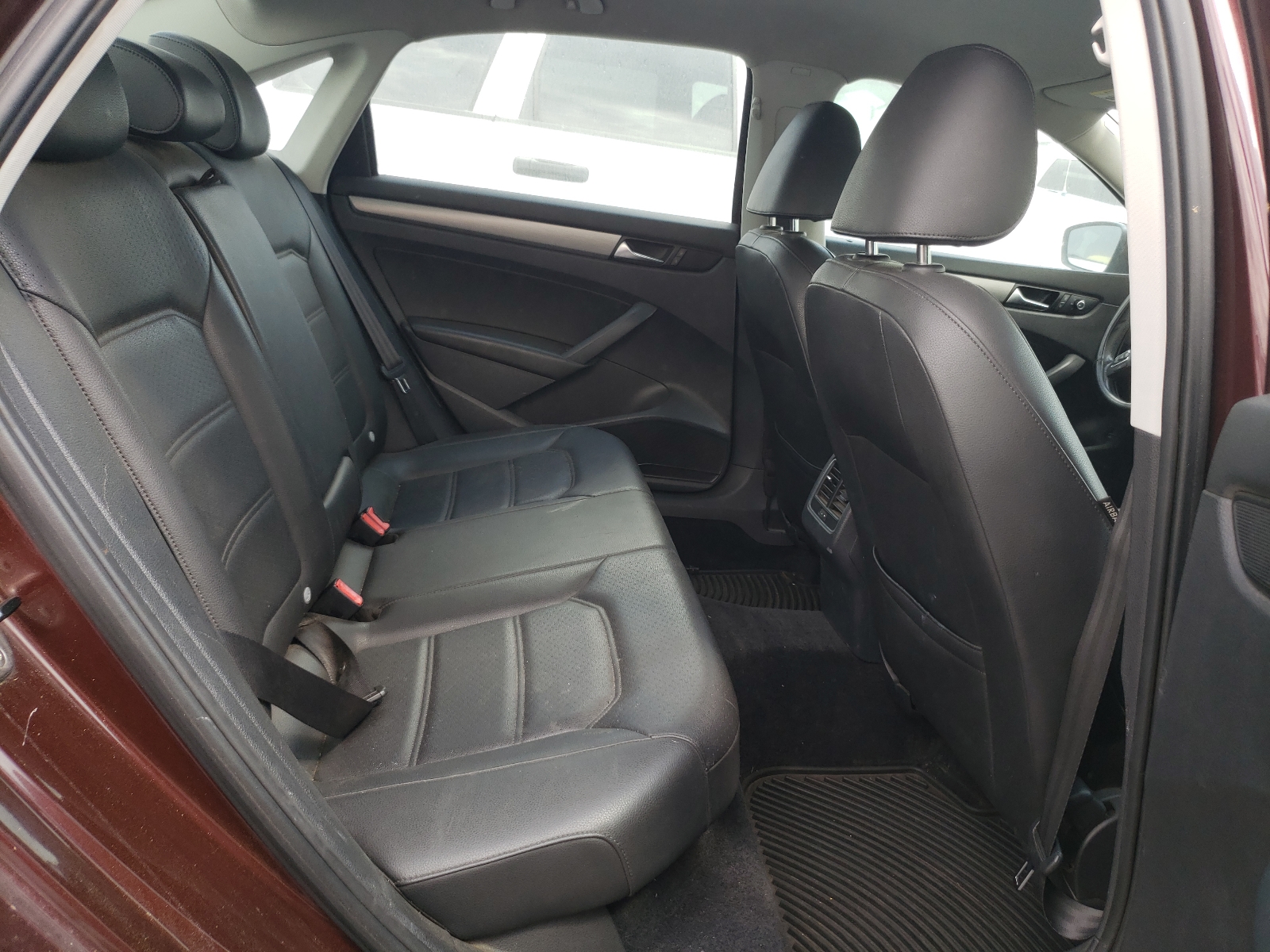 Photo 6 from auction – 2014 VOLKSWAGEN PASSAT SE with VIN 1VWBP7A33EC004665