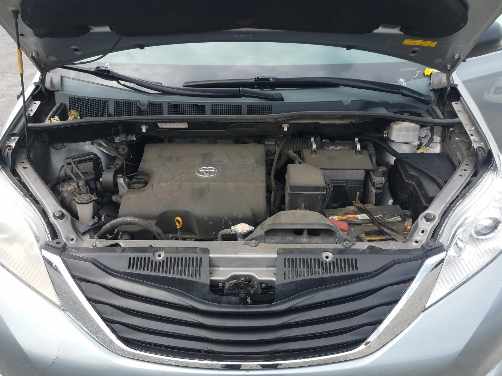 Photo 7 from auction – 2012 TOYOTA SIENNA with VIN 5TDZK3DC9CS185674