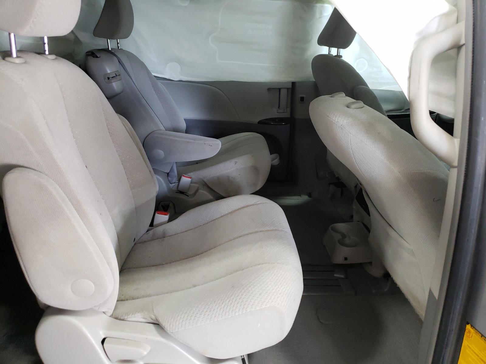 Photo 6 from auction – 2011 TOYOTA SIENNA LE with VIN 5TDKK3DC8BS022692