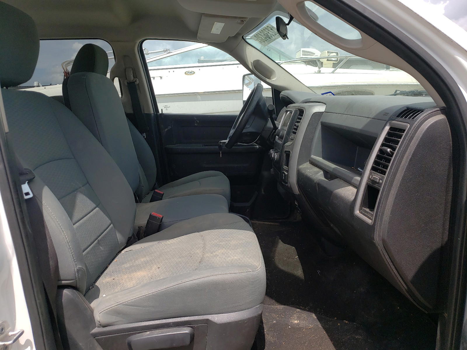 Photo 5 from auction – 2014 RAM 3500 ST with VIN 3C63RPGL9EG132437