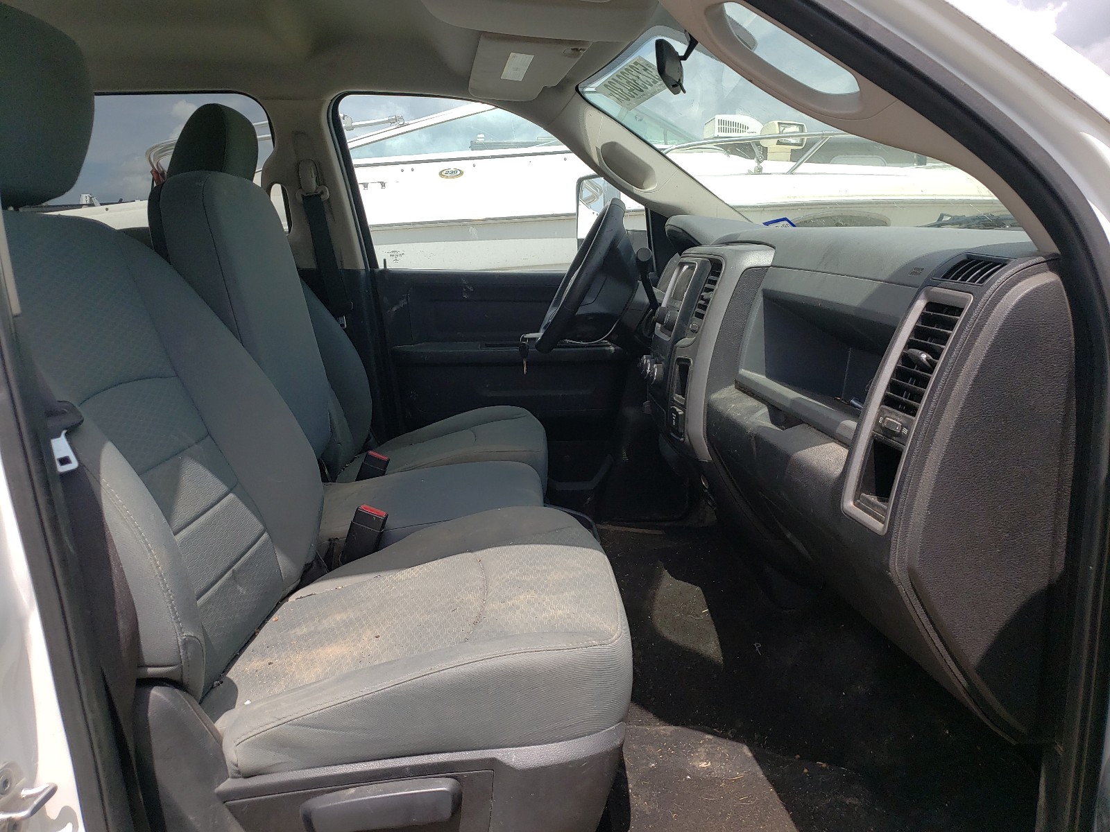 Фото 5 с аукциона – 2014 RAM 3500 ST с VIN 3C63RPGL9EG132437