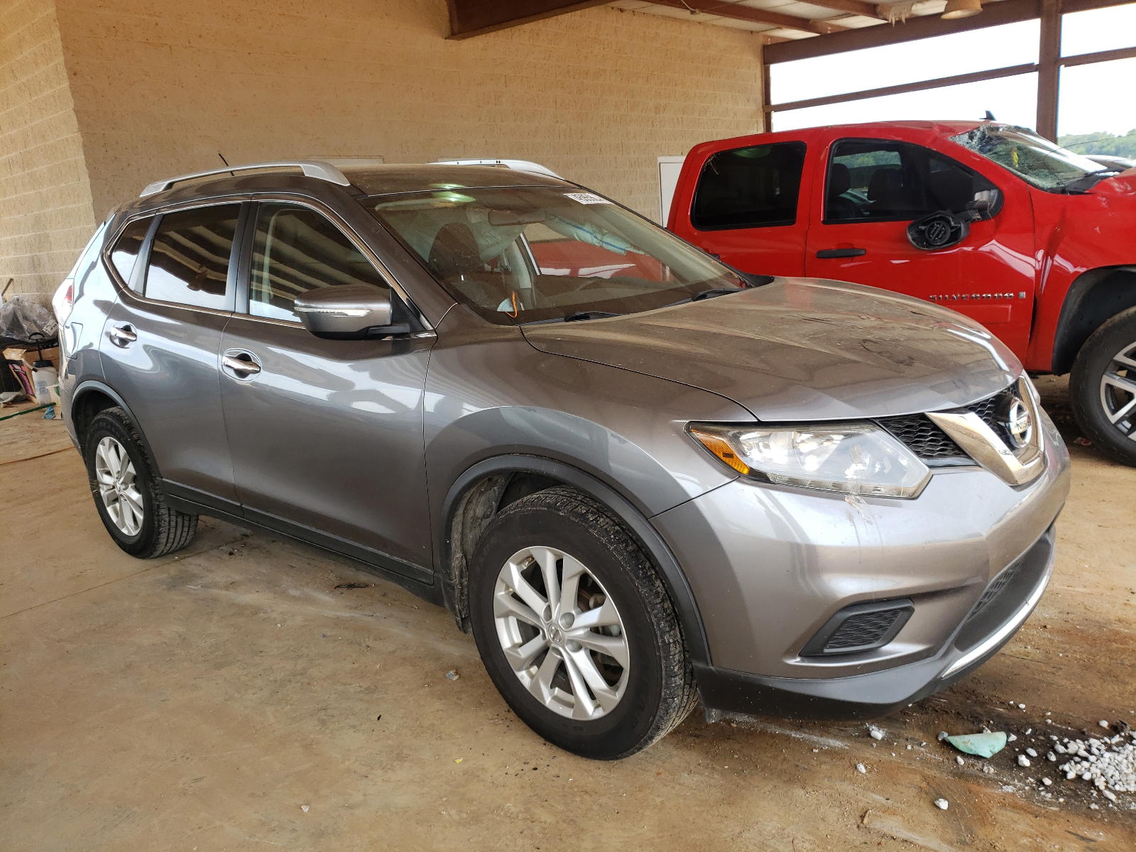 NISSAN ROGUE S 2015 with VIN KNMAT2MT9FP571420 - Photo from auction