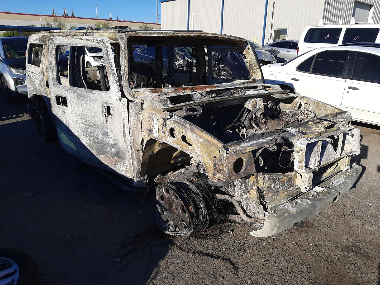 HUMMER H3 2003 with VIN 5GRGN23UX3H102324 - Photo from auction