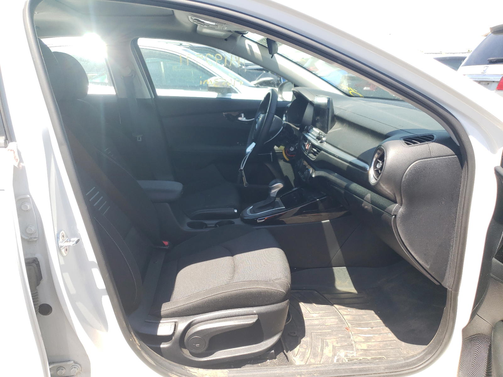 Photo 5 from auction – 2019 KIA FORTE GT L with VIN 3KPF34AD5KE018501