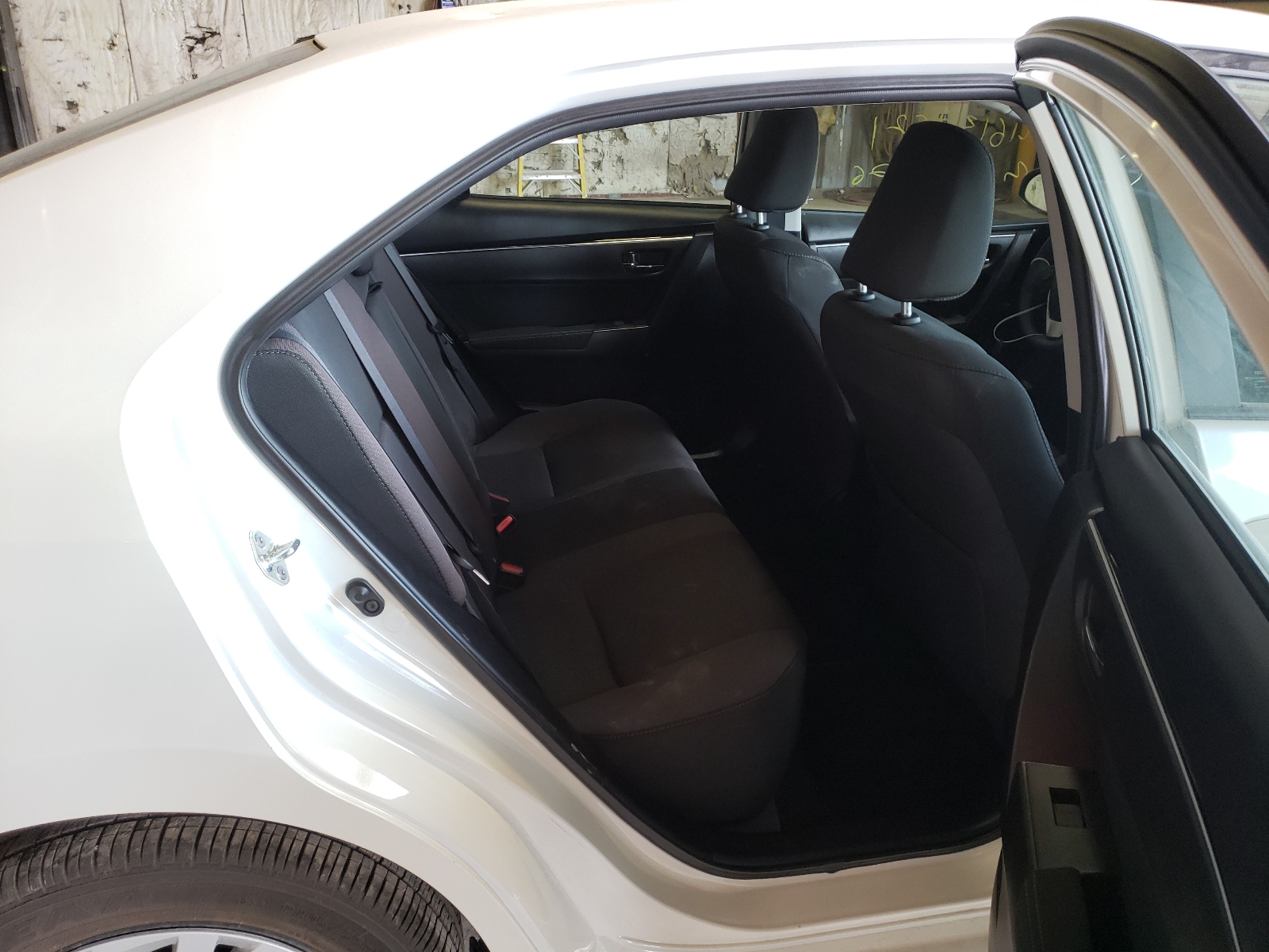 Photo 6 from auction – 2017 TOYOTA COROLLA L with VIN 5YFBURHE0HP715024