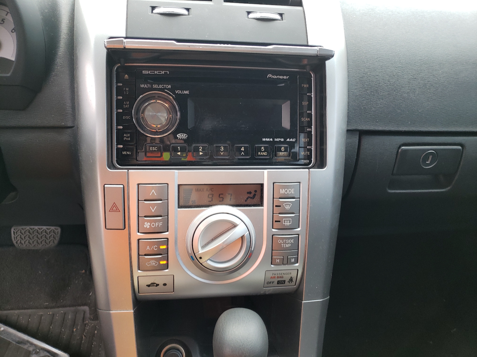 Photo 9 from auction – 2010 TOYOTA SCION TC with VIN JTKDE3B77A0311210