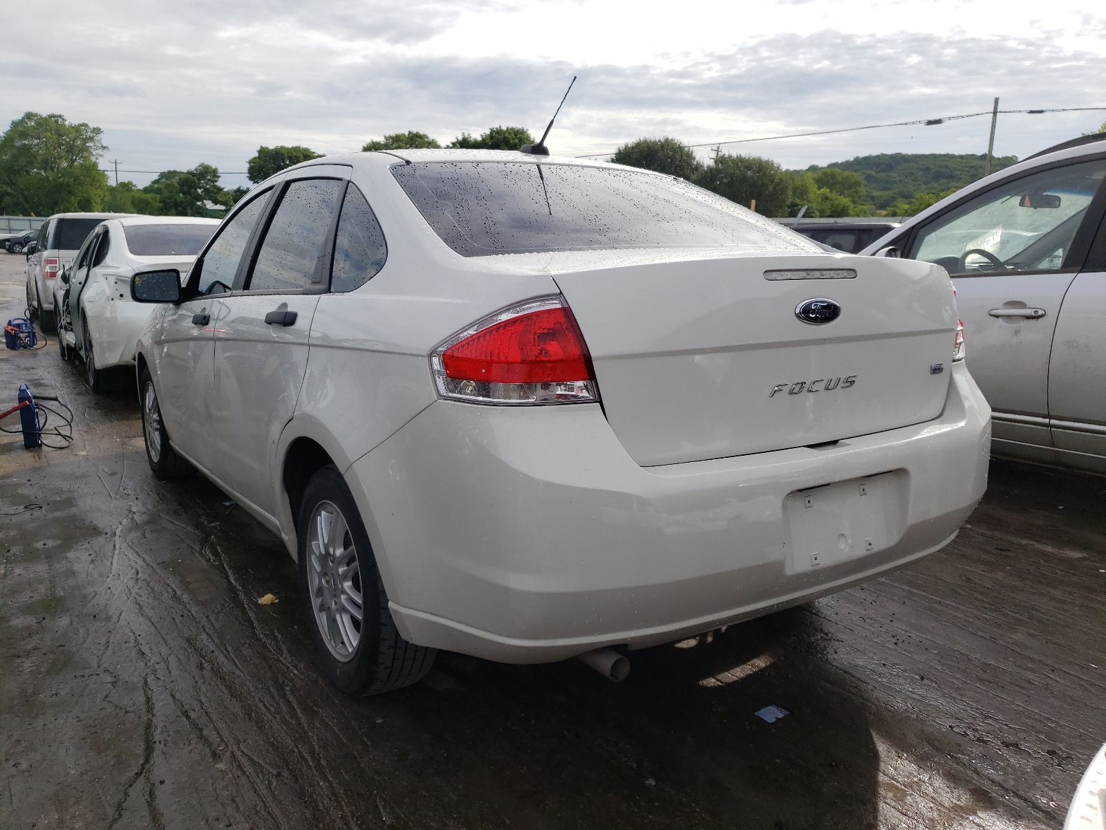 Zdjęcie 3 z aukcji – 2010 FORD FOCUS SE z VIN 1FAHP3FN9AW280413