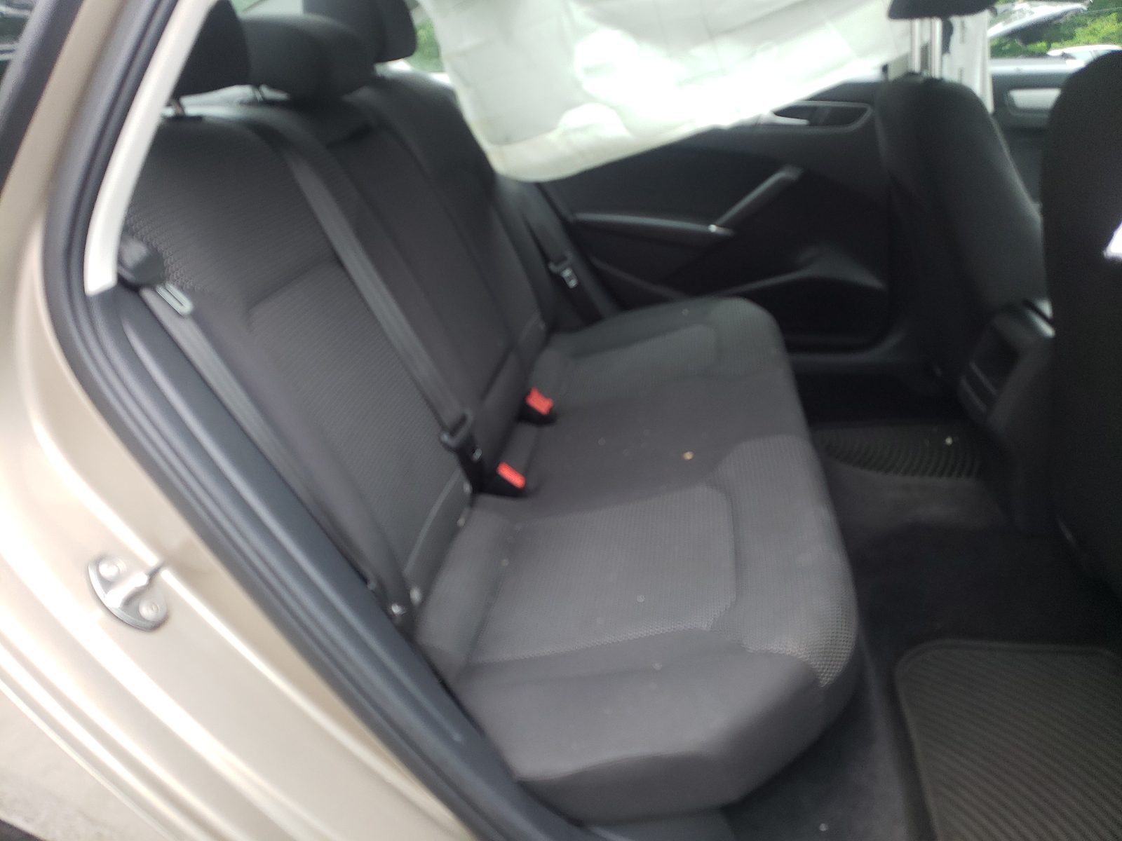 Photo 6 from auction – 2016 VOLKSWAGEN PASSAT S with VIN 1VWAS7A35GC015132