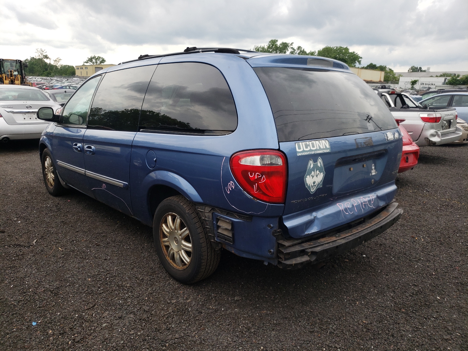 Photo 3 from auction – 2007 CHRYSLER TOWN & COU with VIN 2A4GP54L87R230584
