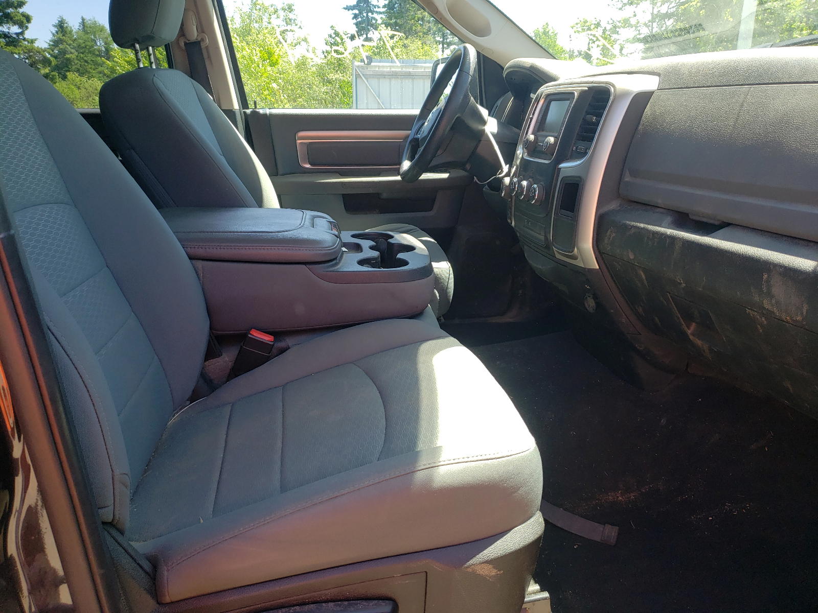 Photo 5 from auction – 2016 RAM 1500 SLT with VIN 1C6RR7GT4GS357130