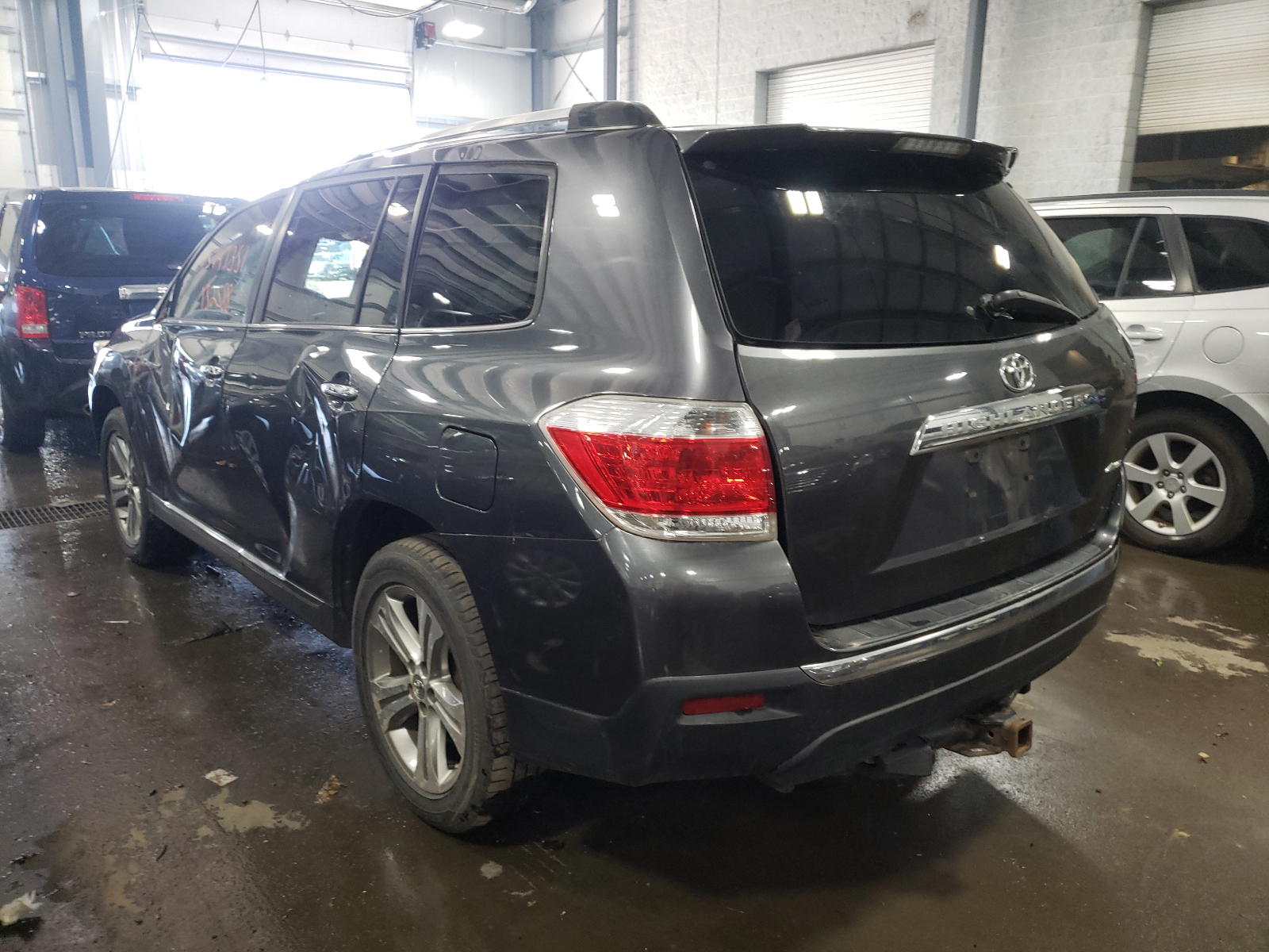 Photo 3 from auction – 2011 TOYOTA HIGHLANDER with VIN 5TDDK3EH2BS090179