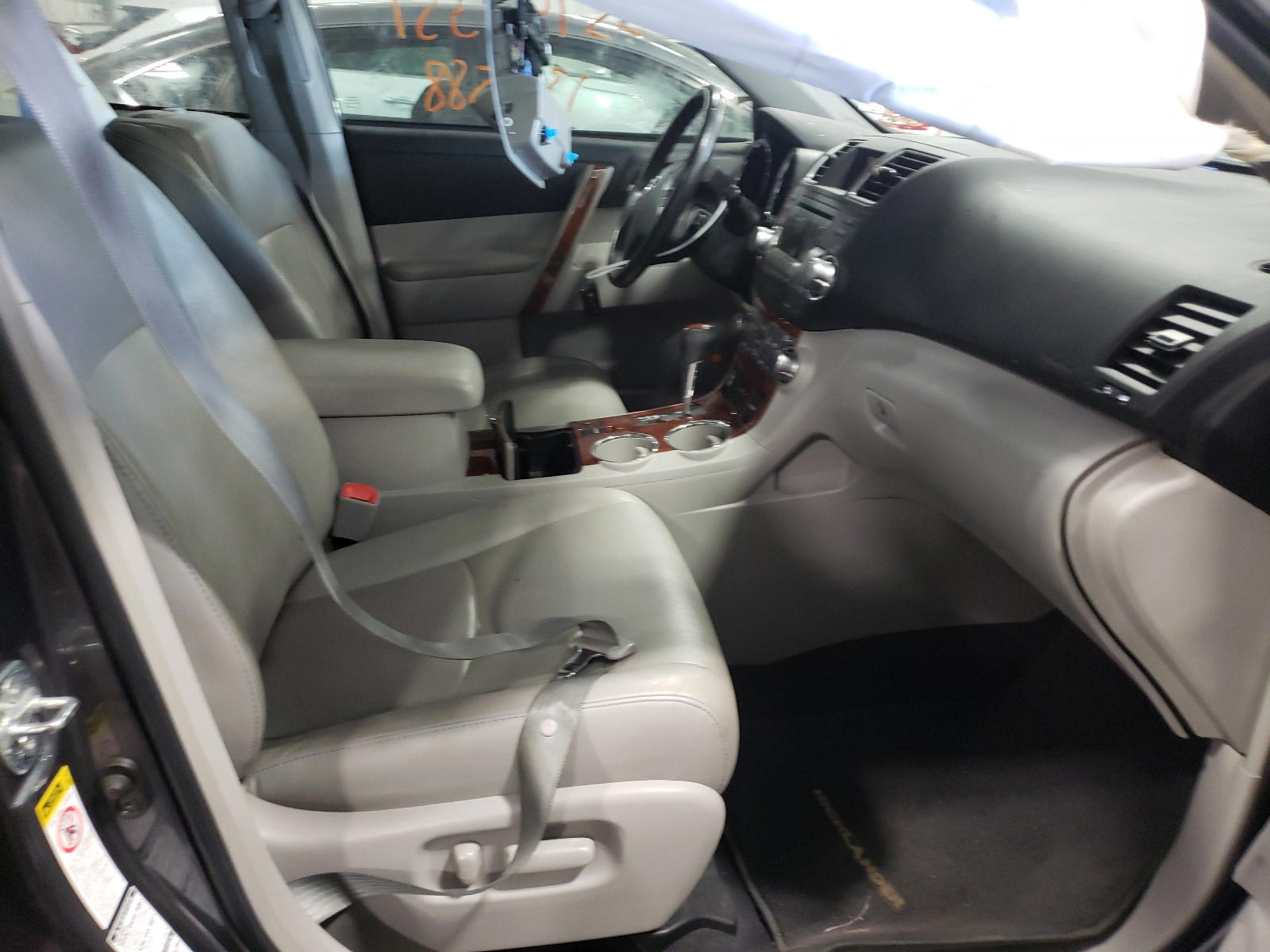 Photo 5 from auction – 2011 TOYOTA HIGHLANDER with VIN 5TDDK3EH2BS090179