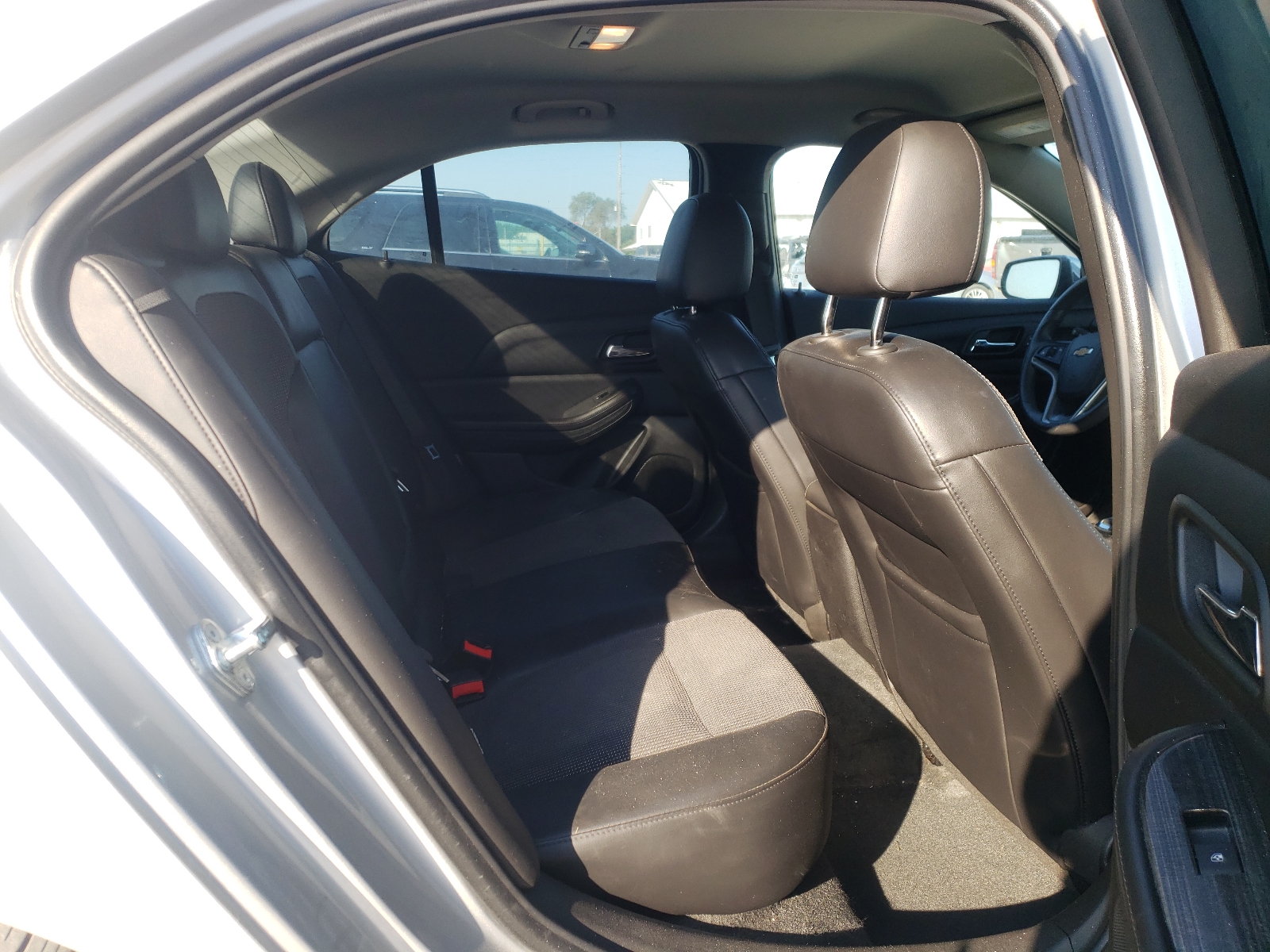 Photo 6 from auction – 2015 CHEVROLET MALIBU 1LT with VIN 1G11C5SLXFF350489