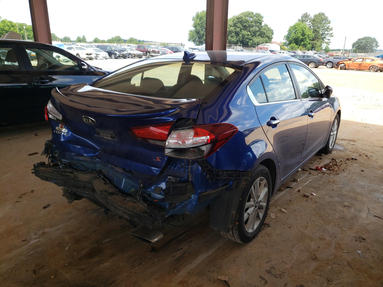 Photo 4 from auction – 2017 KIA FORTE LX with VIN 3KPFL4A78HE107174