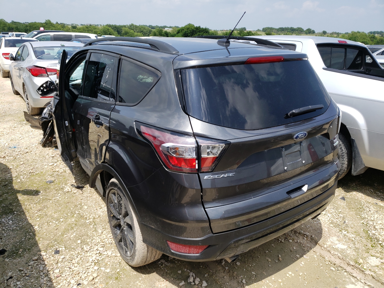Photo 3 from auction – 2017 FORD ESCAPE SE with VIN 1FMCU0GD0HUD11910