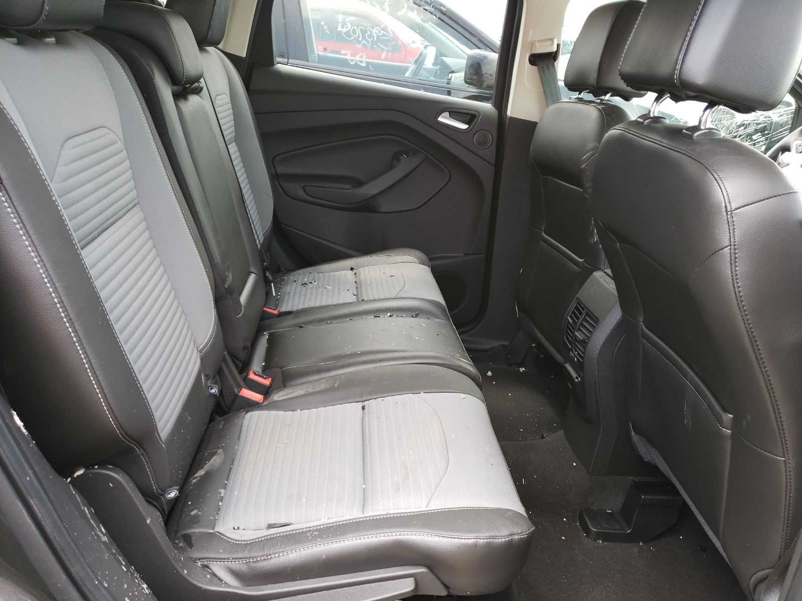 Photo 6 from auction – 2017 FORD ESCAPE SE with VIN 1FMCU0GD0HUD11910