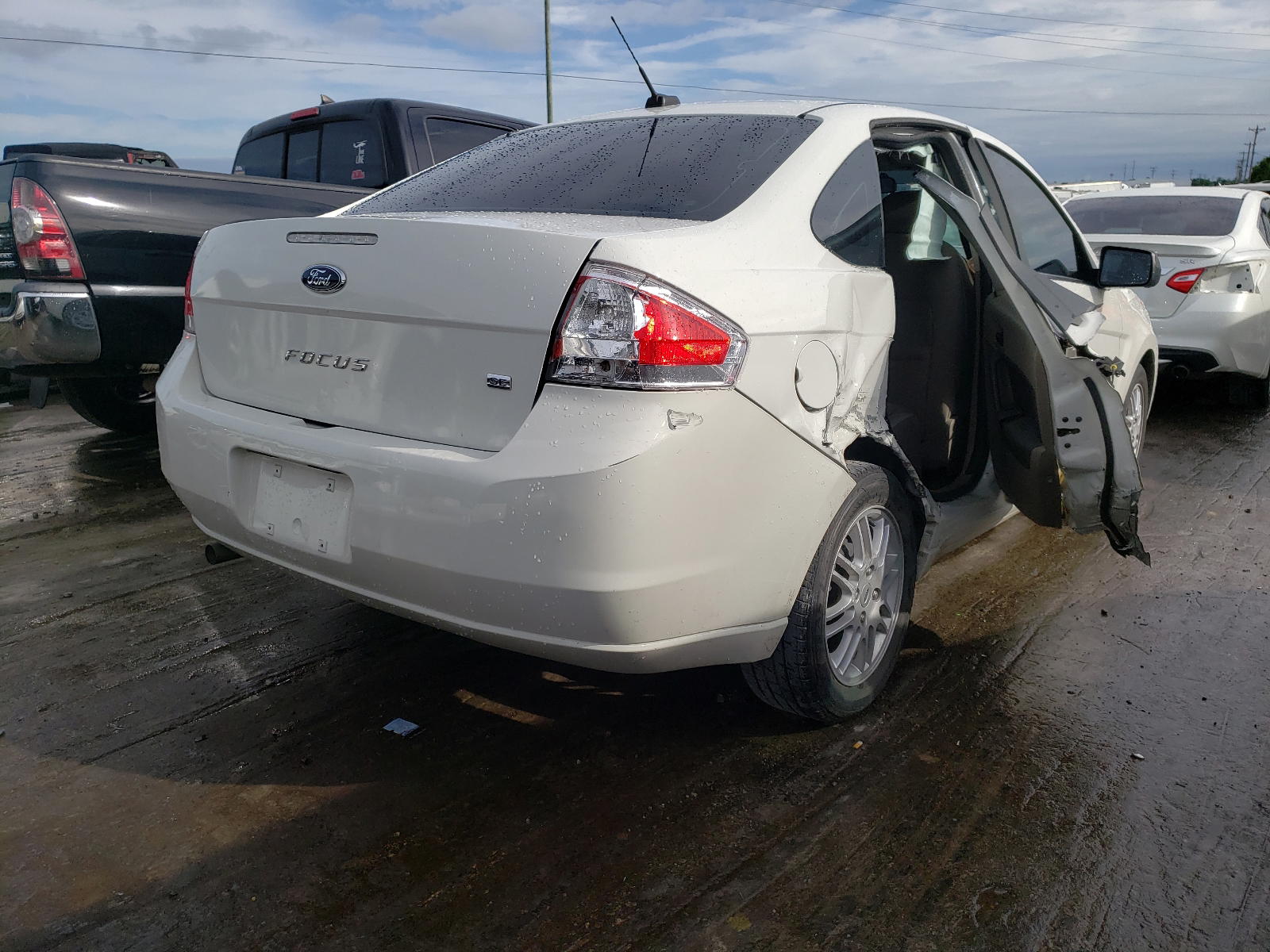 Photo 4 from auction – 2010 FORD FOCUS SE with VIN 1FAHP3FN9AW280413