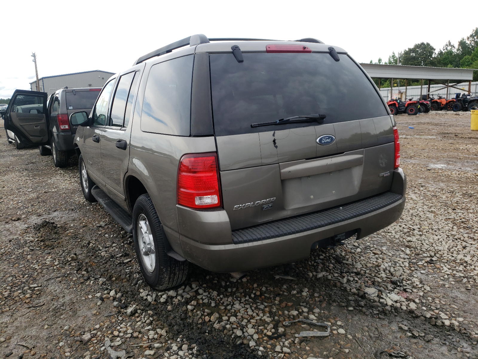 Photo 3 from auction – 2005 FORD EXPLORER X with VIN 1FMZU73K65ZA35402