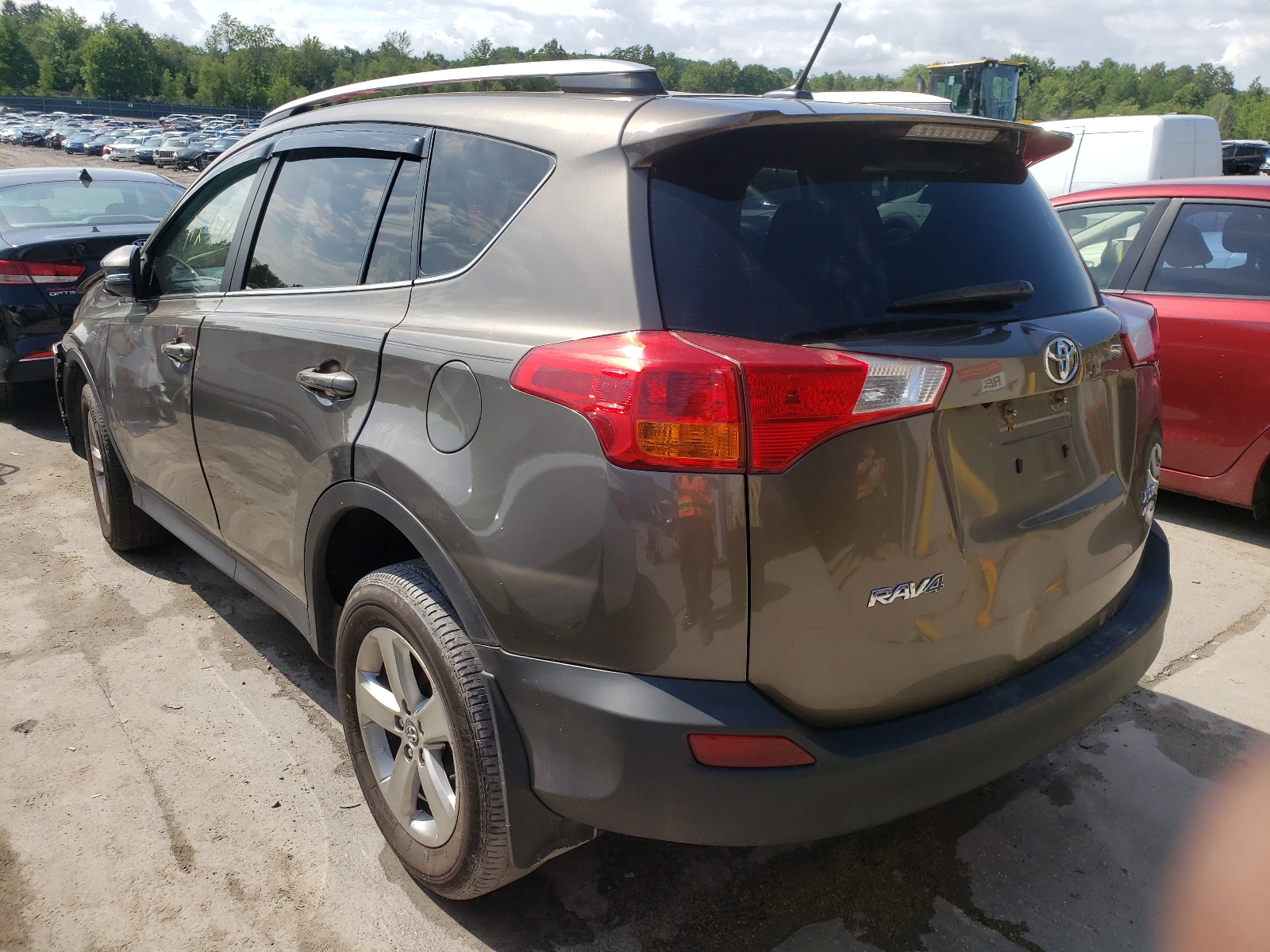 Photo 3 from auction – 2015 TOYOTA RAV4 XLE with VIN 2T3RFREV3FW253882