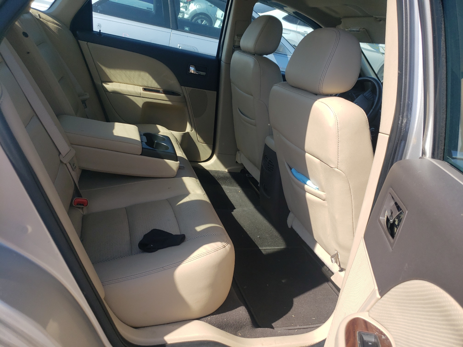 Photo 5 from auction – 2008 FORD TAURUS SEL with VIN 1FAHP24W28G182351