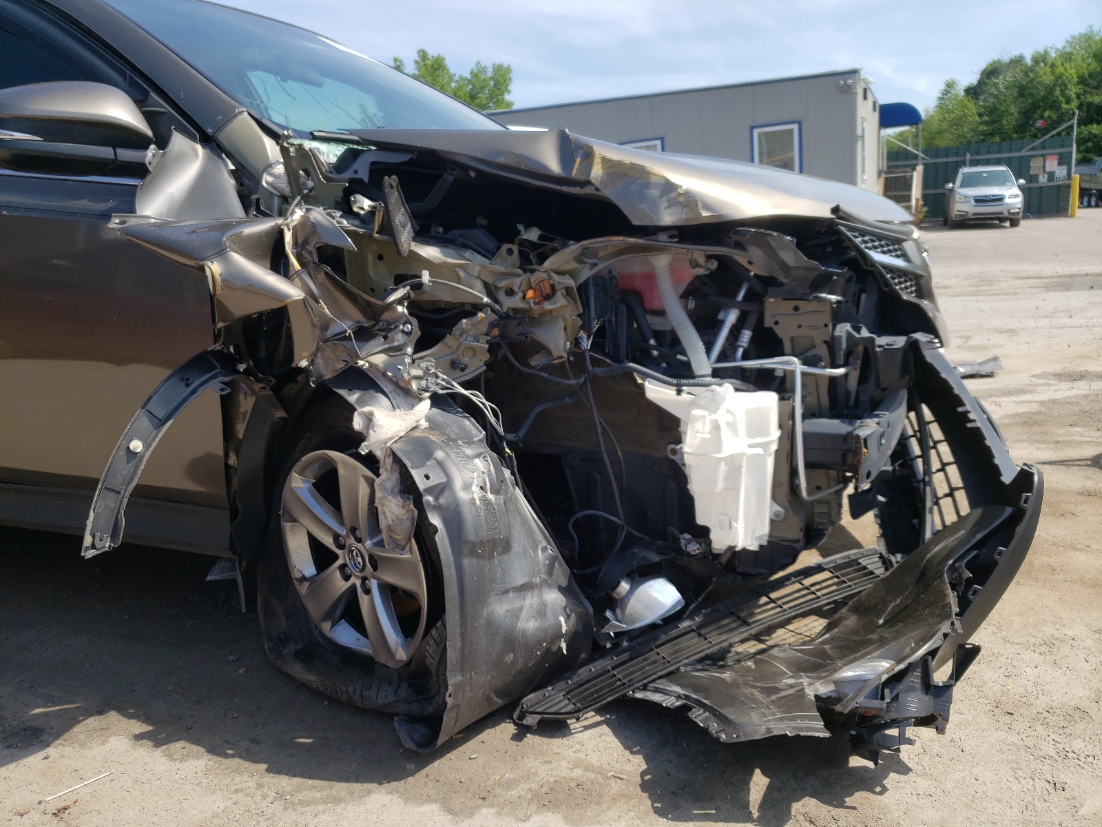 Photo 9 from auction – 2015 TOYOTA RAV4 XLE with VIN 2T3RFREV3FW253882