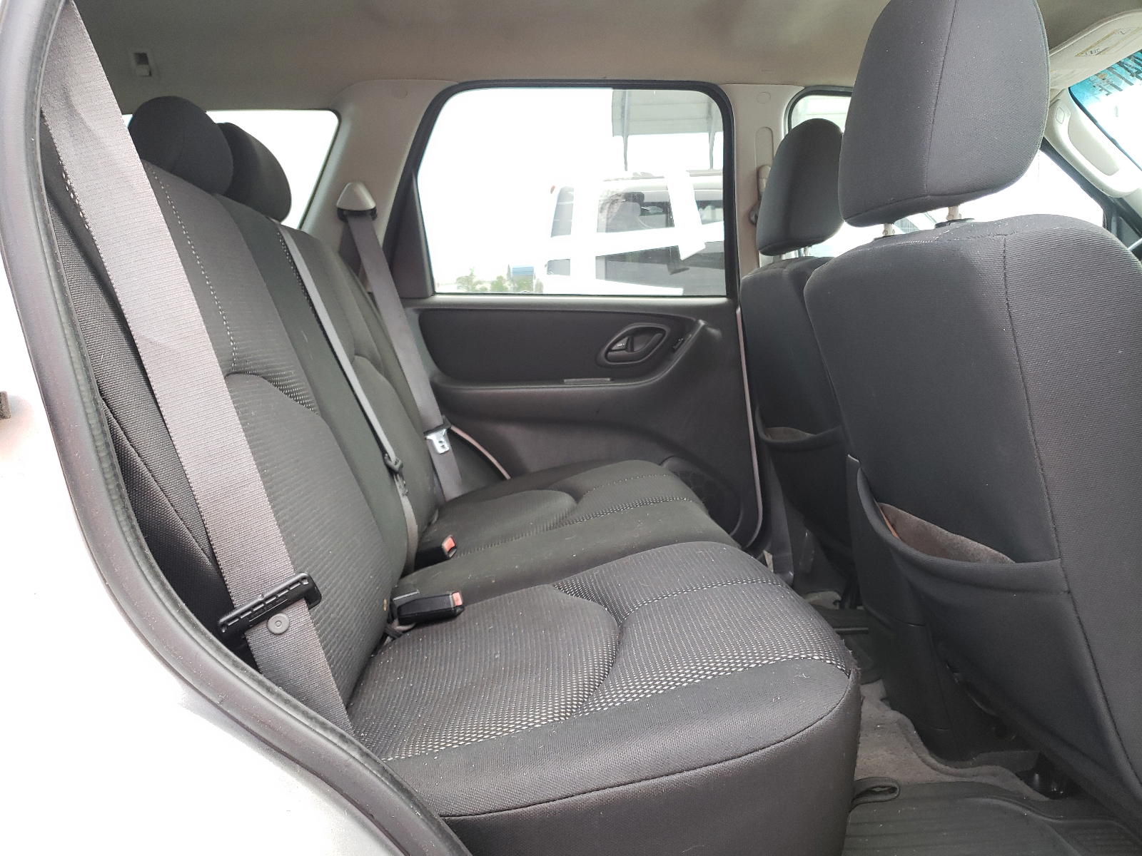 Photo 6 from auction – 2005 MAZDA TRIBUTE S with VIN 4F2CZ04145KM07191