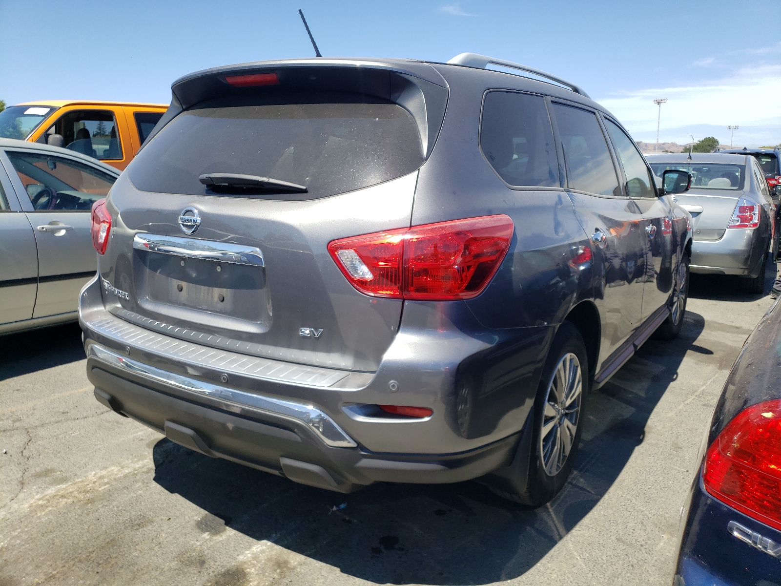Photo 4 from auction – 2017 NISSAN PATHFINDER with VIN 5N1DR2MN1HC626820