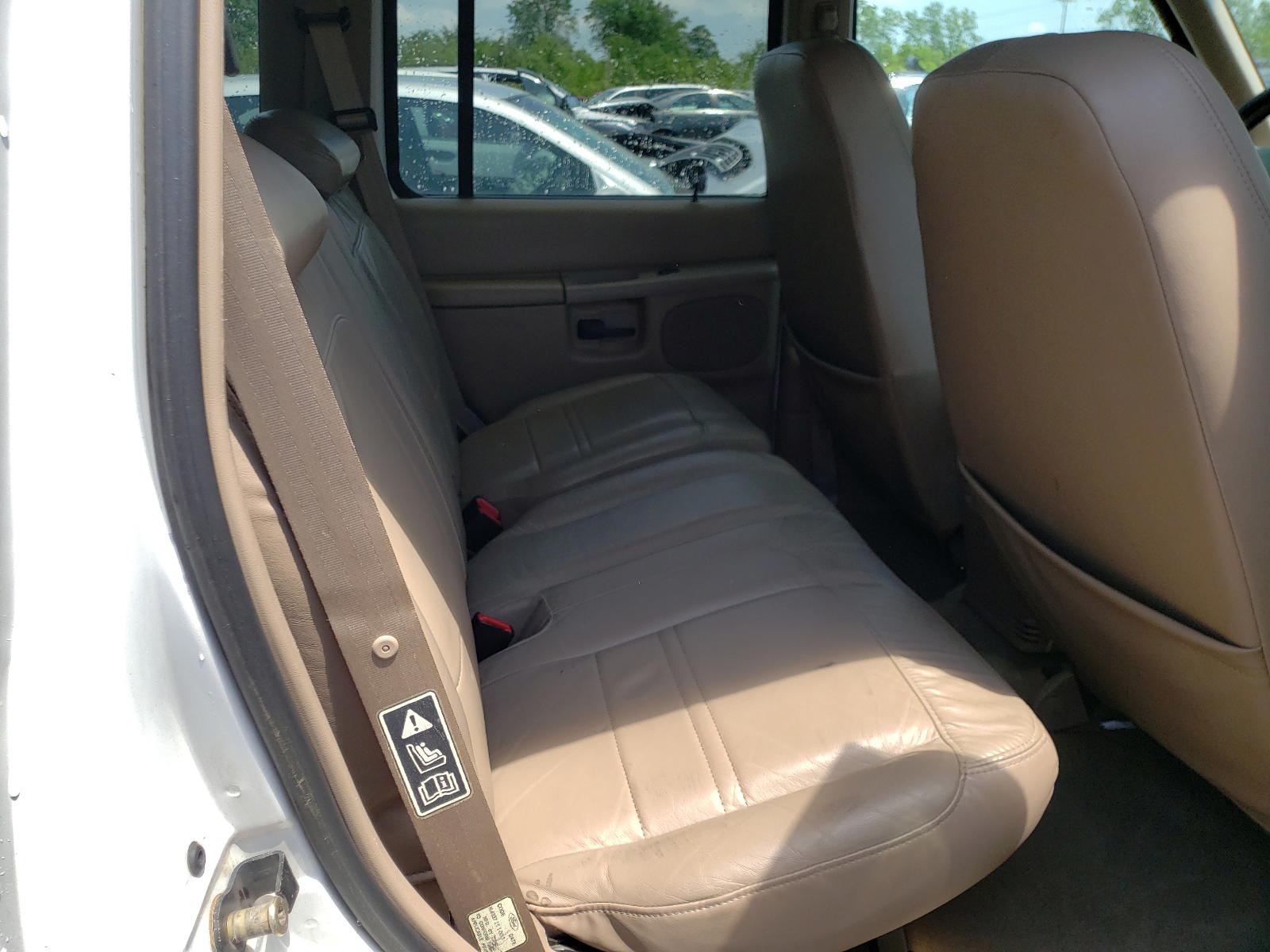 Photo 6 from auction – 2000 FORD EXPLORER E with VIN 1FMZU74E2YUB75313