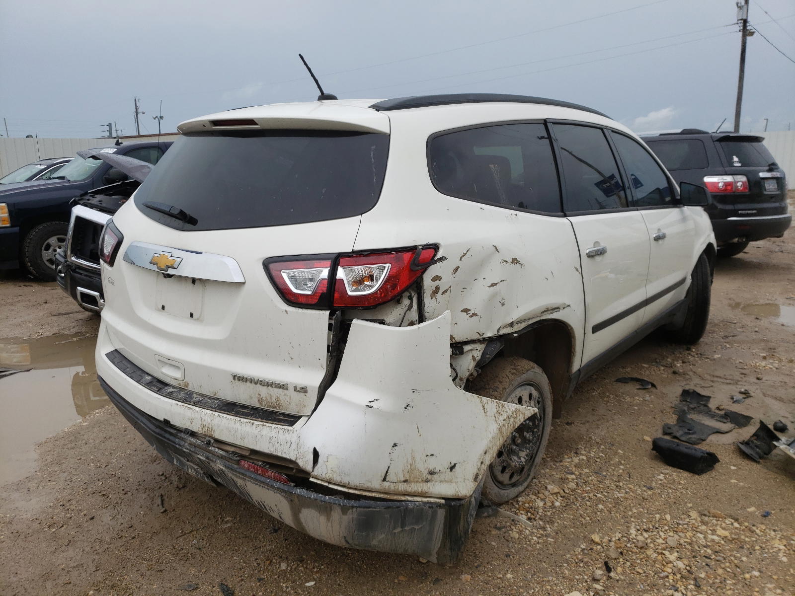 Photo 4 from auction – 2014 CHEVROLET TRAVERSE L with VIN 1GNKRFED5EJ228520