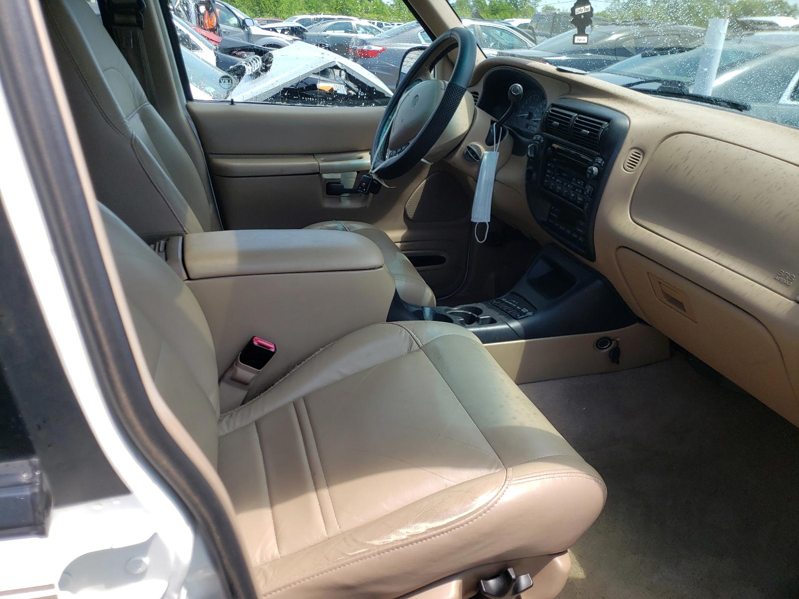 Photo 5 from auction – 2000 FORD EXPLORER E with VIN 1FMZU74E2YUB75313