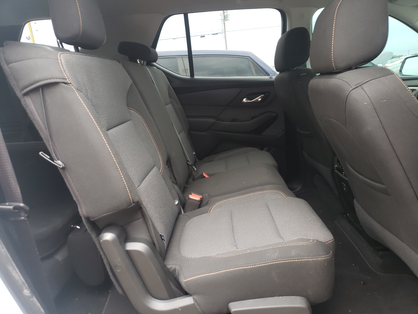 Photo 6 from auction – 2018 CHEVROLET TRAVERSE L with VIN 1GNERFKW9JJ205870