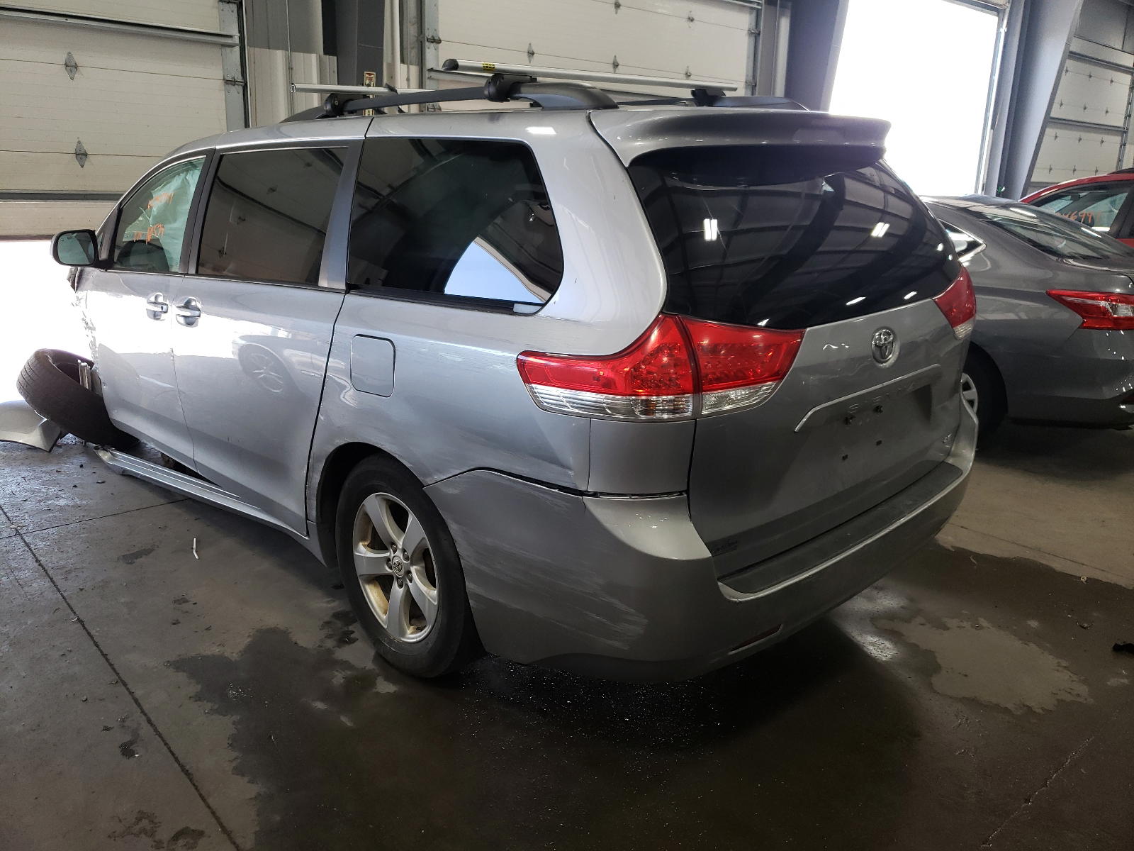 Photo 3 from auction – 2011 TOYOTA SIENNA LE with VIN 5TDKK3DC8BS022692