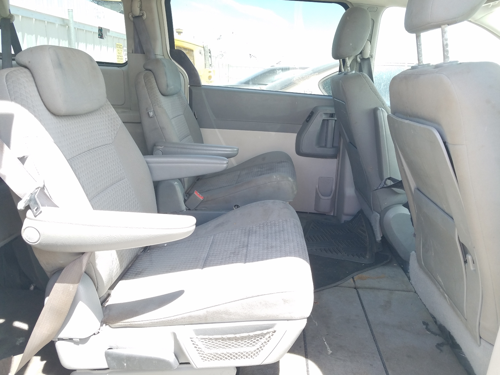 Photo 6 from auction – 2008 CHRYSLER TOWN & COU with VIN 2A8HR44HX8R816627