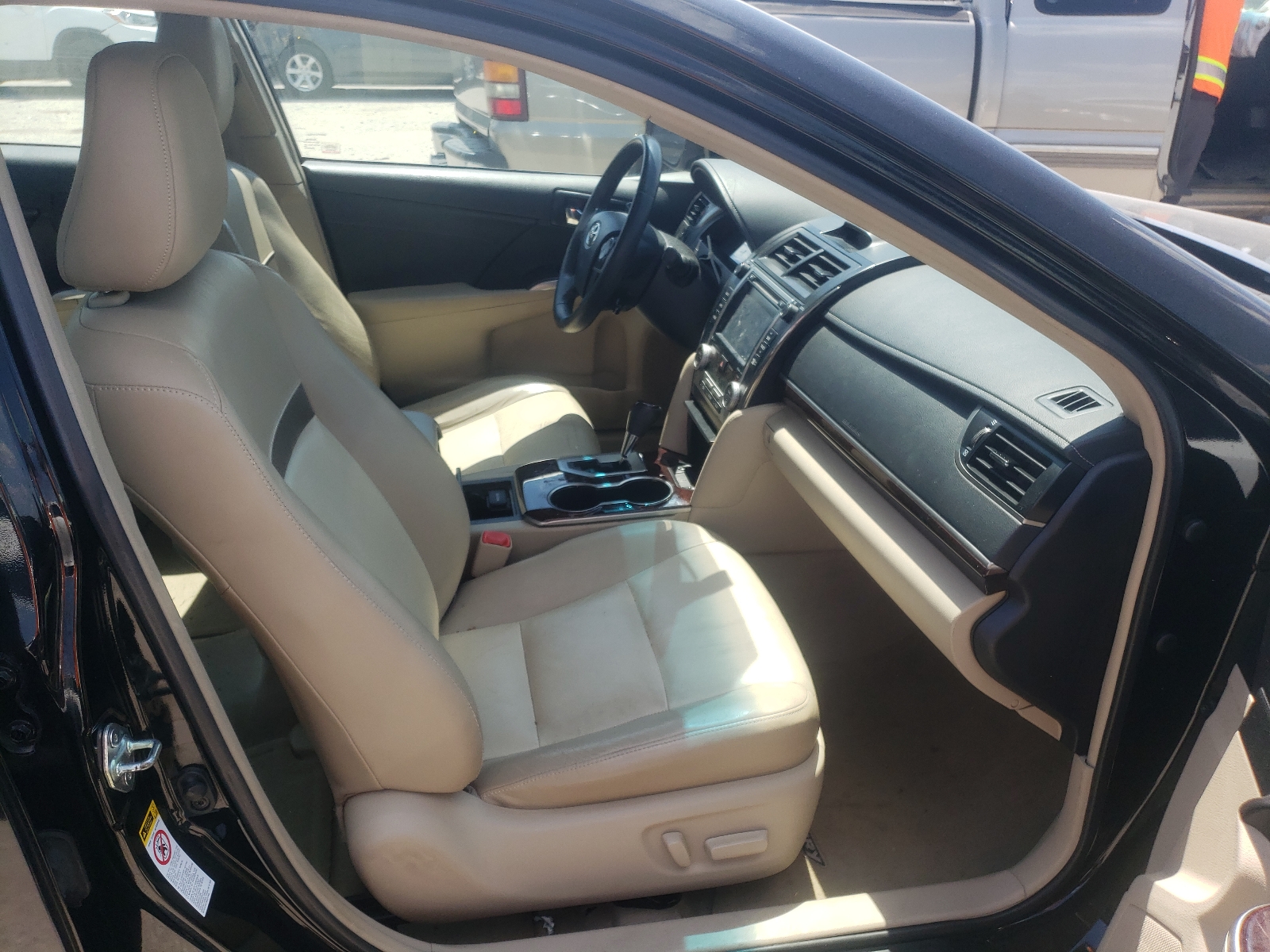 Photo 5 from auction – 2014 TOYOTA CAMRY L with VIN 4T4BF1FK8ER377036