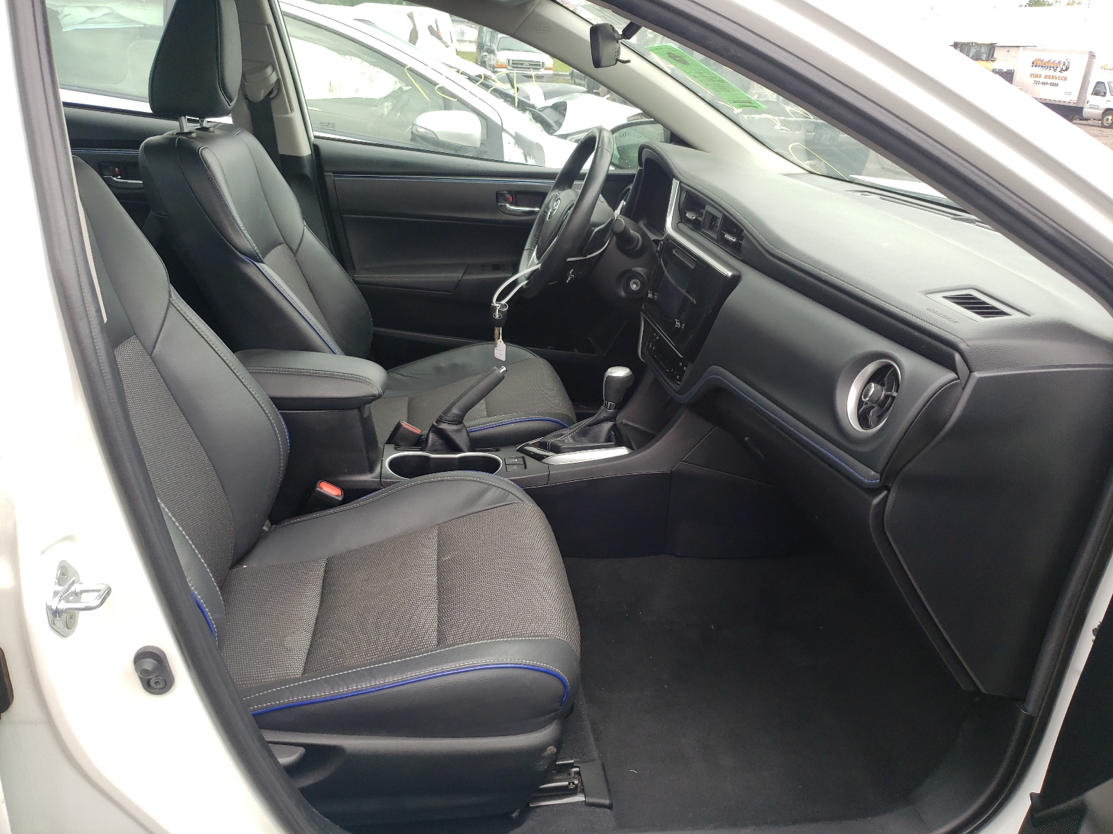 Photo 5 from auction – 2019 TOYOTA COROLLA L with VIN 2T1BURHE4KC234653