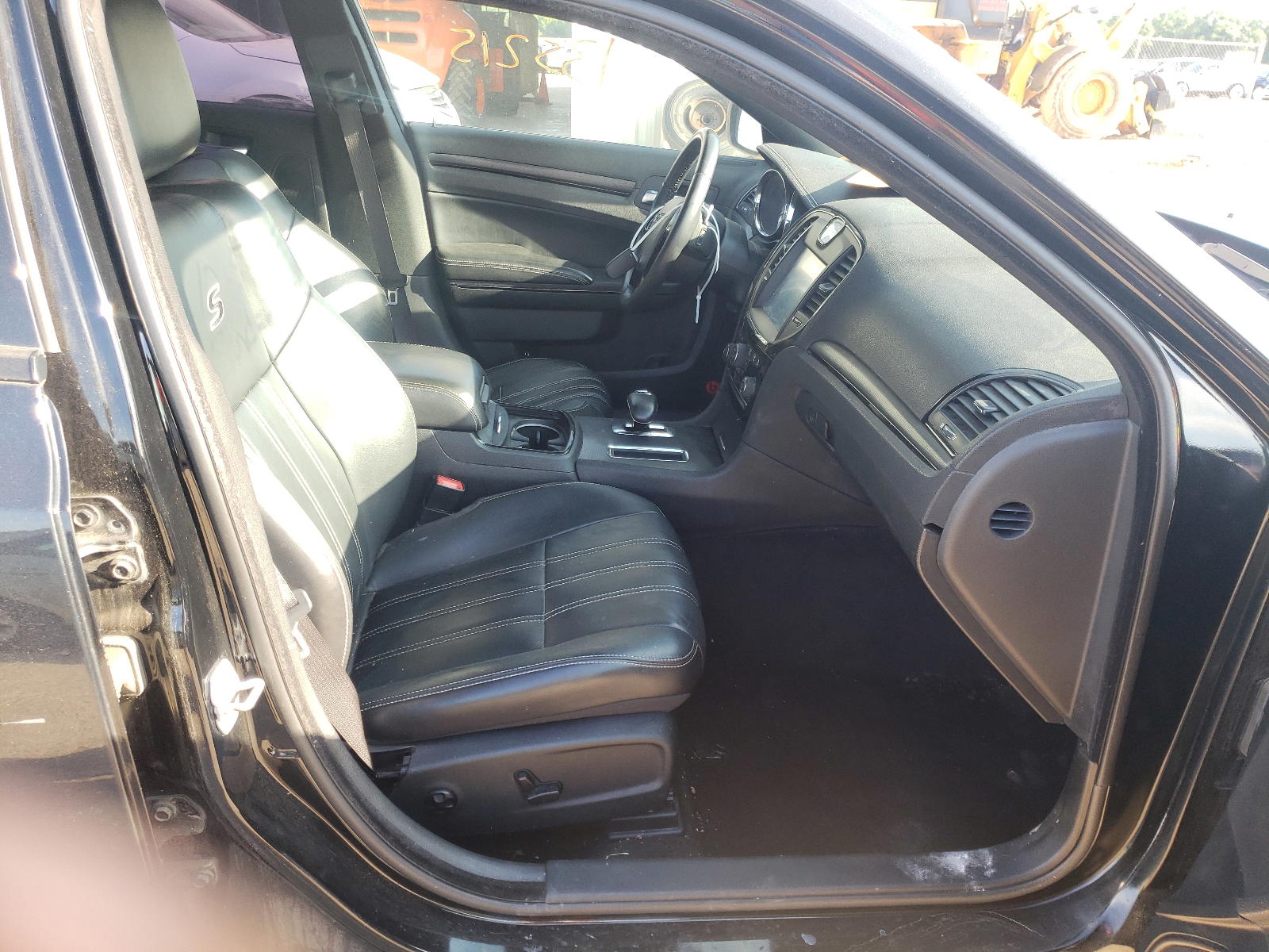 Photo 5 from auction – 2014 CHRYSLER 300 S with VIN 2C3CCABG2EH373181